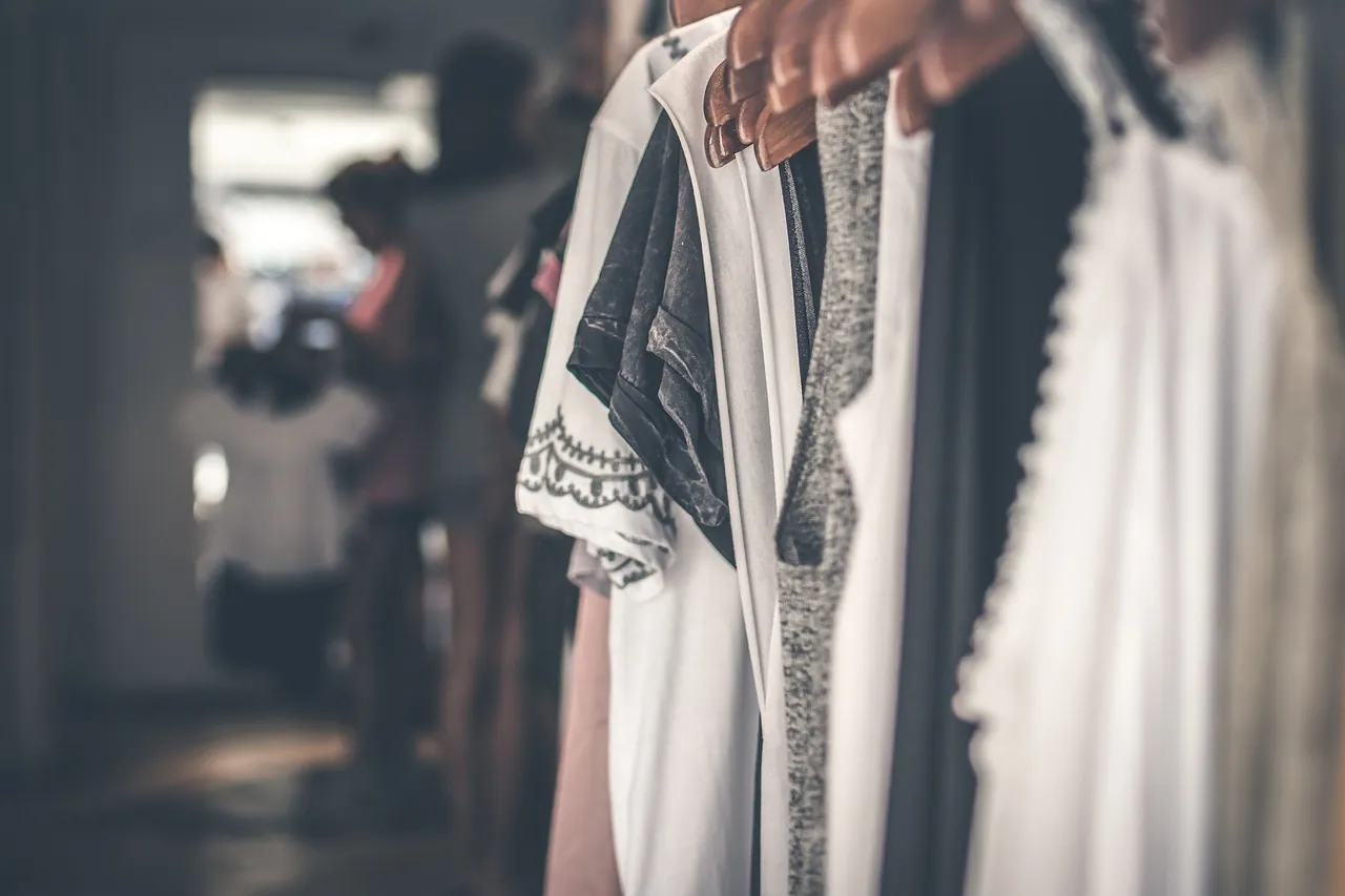 Investigating Upcycled Fabrics: Their Role in Today's Fashion Industry